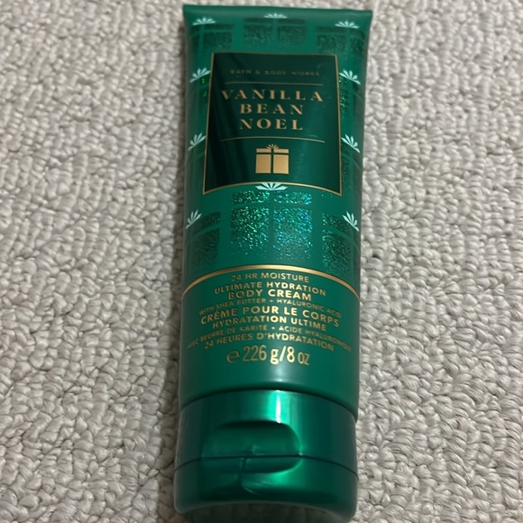 NWT - Bath & Body Works set - 3 wick candle and 24 Hour moisture body cream. - Picture 3 of 7